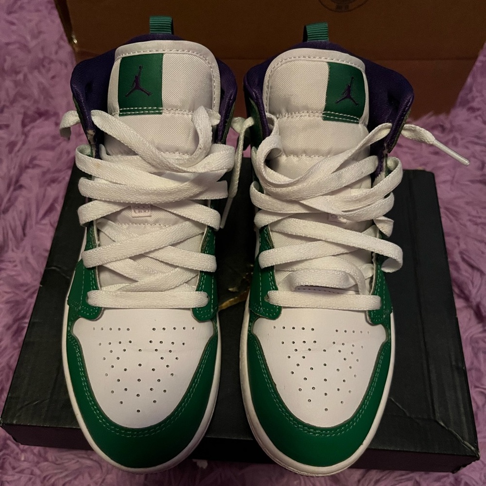 Jordan 1 mid